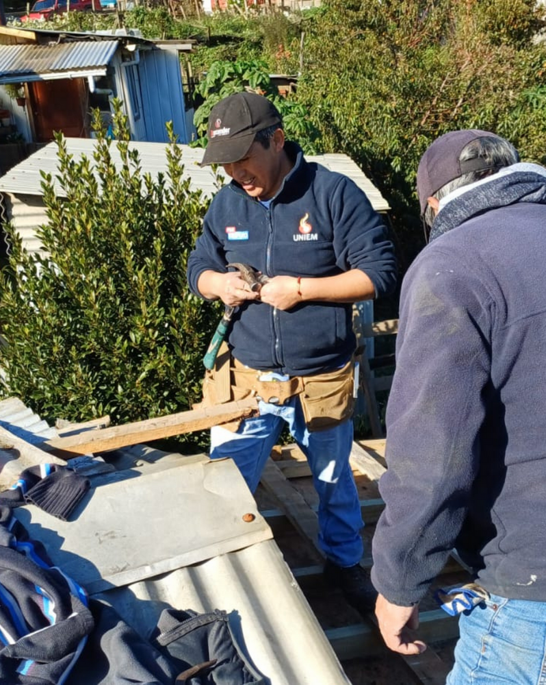 Trabajo de reparación en terreno